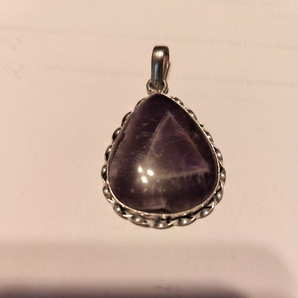 PURPLE AMETHYST PENDANT SET IN SILVER